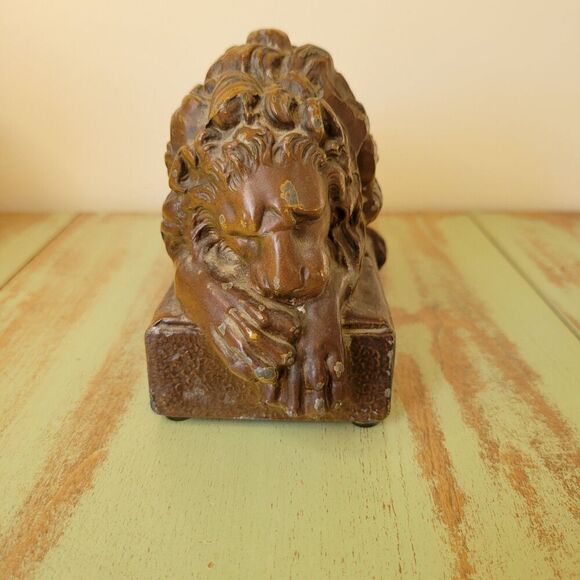 Vintage Universal Statuary Cast Lion Sculpture – Mid-Century Bronze Finish - Picture 3 of 12